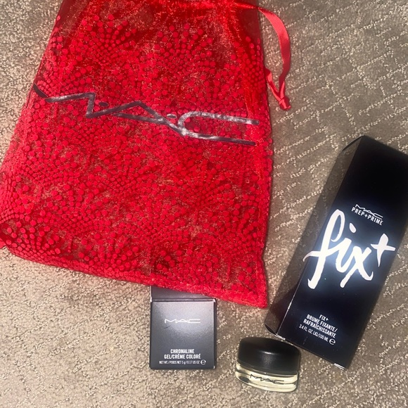 Mac Fix Plus brand new with new lil red duster and chromaline in black💋 - Picture 3 of 4
